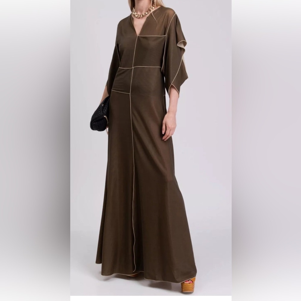 BOTTEGA VENETA NWT MAXI DRESS
ORIGINAL $2400
Brown patch work
Size 40